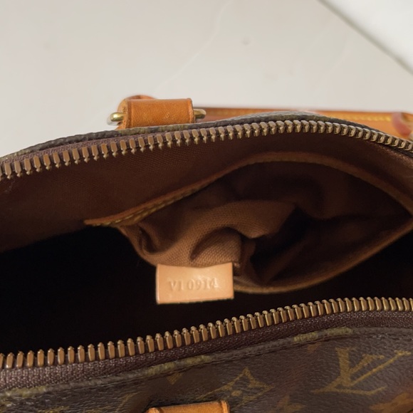 LOUIS VUITTON ALMA HAND MONOGRAM CANVAS - Picture 10 of 14